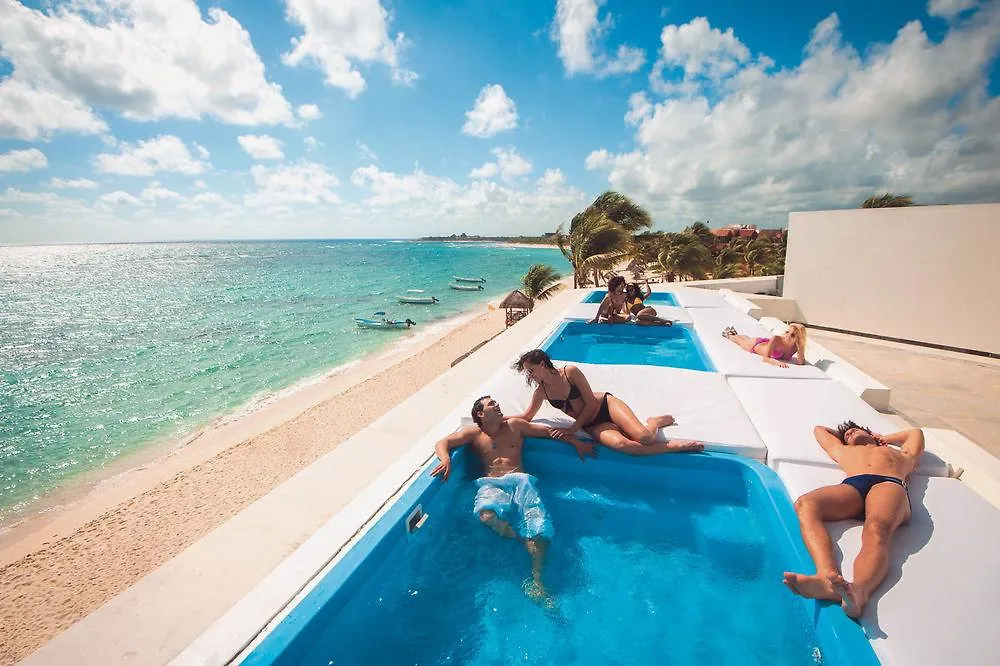 ホテル Grand Oasis Tulum Riviera アクマル リゾート